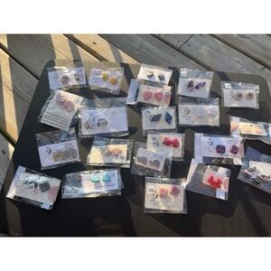 *Get the bundle for your buyer’s‎ Christmas gifts *Stud Earrings lot 21 Pairs